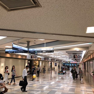 JR岡山駅 地下から 地下階段を降りて右に曲がります。