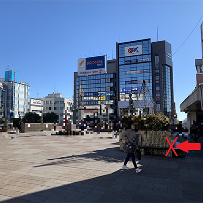 大きなデッキがあります。そのデッキを渡らず、